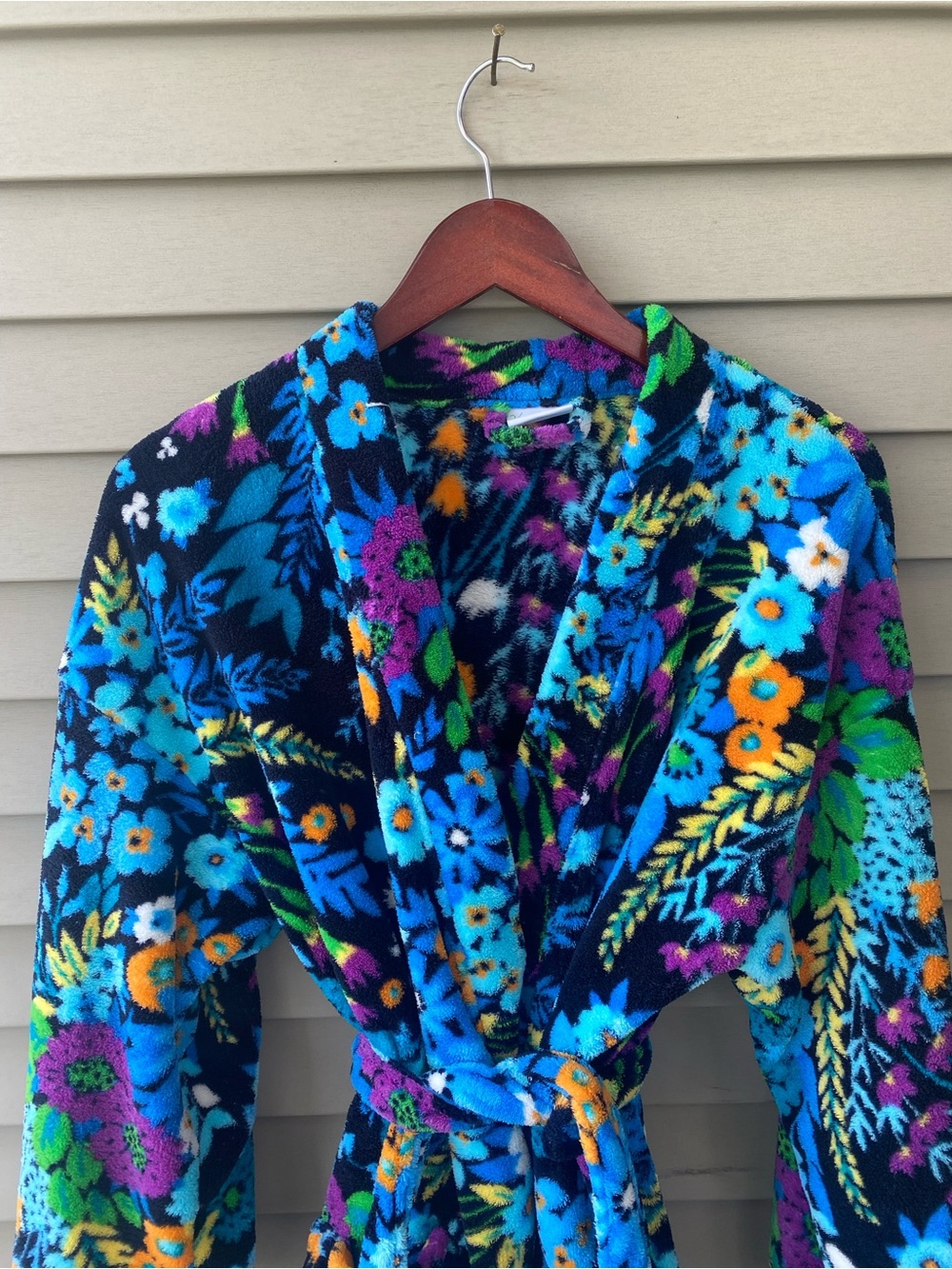 Vera Bradley Multicolor Plush Robe with Blue & Green Floral Pattern - Picture 4 of 9
